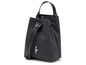 Een zwarte leren bucketbag met een stoffen textuur.