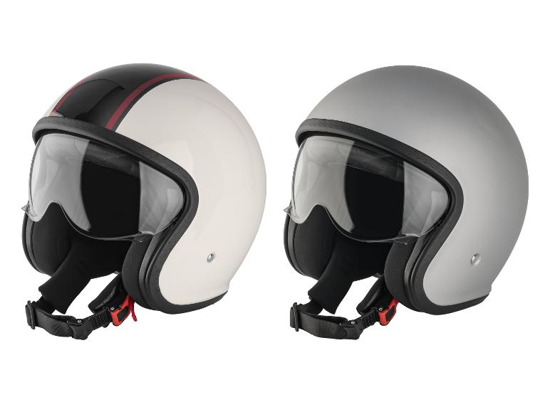 Deux casques de moto rétro, un blanc à rayures rouges et un gris.