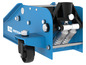 Un cric hydraulique bleu avec une roue, de la marque Güde.