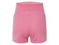 Een roze, katoenen short voor zwangere vrouwen.