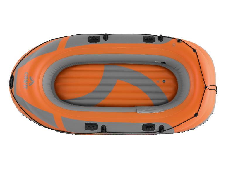 Oranje en grijze opblaasboot met zwarte touwen, bovenaanzicht.