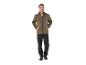 Homme en veste kaki et pantalon de travail noir