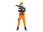 Figurines Naruto avec un pantalon orange et une veste noire.