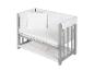 Lit bébé en bois gris avec literie et oreiller blancs à motif d'étoiles