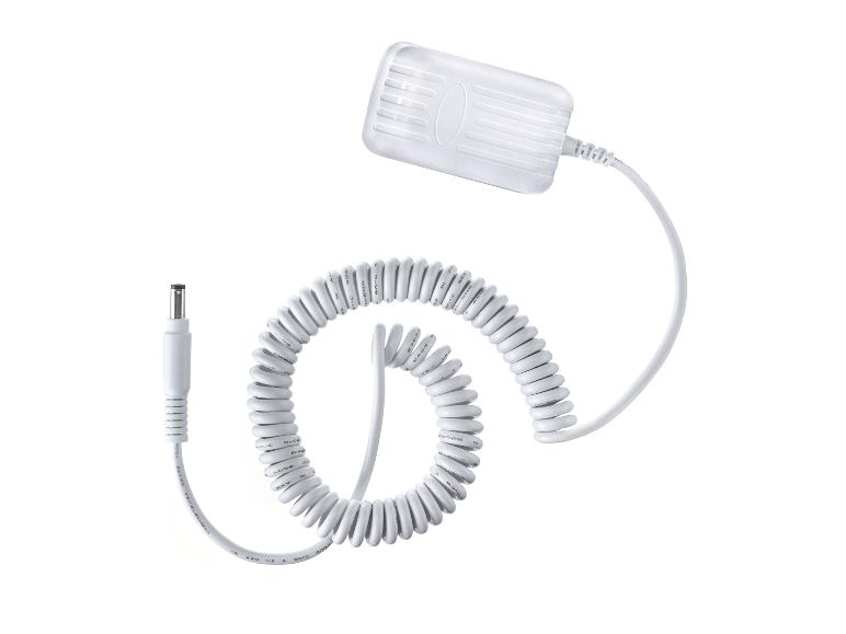 Chargeur blanc avec câble spiralé et prise DC.