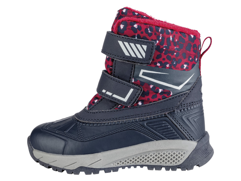 Een blauwe winterschoen met een roze luipaardprint.