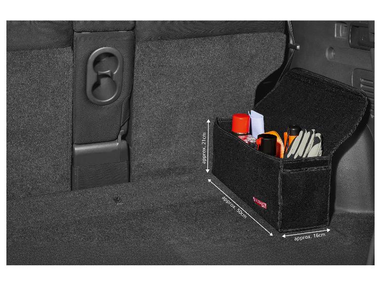 Zwarte Ultimate Speed auto-organizer met accessoires in de kofferbak
