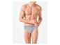 Homme en slip gris, avec torse et mains visibles.