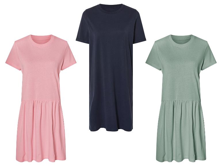 Trois robes t-shirt : rose, marine, vert sauge.