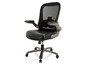 Un fauteuil de bureau noir avec un dossier en maille et des accoudoirs.
