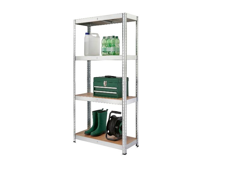 Metalen rek met jerrycan, waterflessen, gereedschapskist, rubberlaarzen en slang.