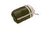 Opgerolde olijfgroene en beige slaapzak met compressiebanden