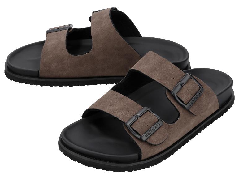 Bruine sandalen met twee bandjes en zwarte gespen, zwarte zool.