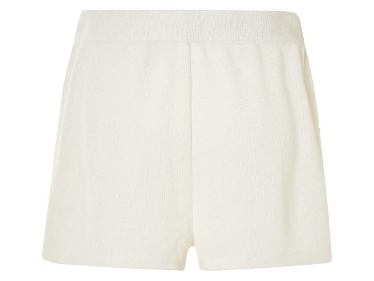 Witte gebreide shorts met ribstructuur.