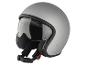Casque de moto gris avec visière transparente et fermeture jugulaire.