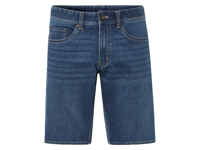 Shorts en jean bleu foncé.