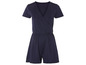 Een donkerblauwe jumpsuit met korte mouwen.