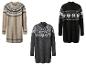 Trois pulls tricotés à motifs nordiques en beige, gris et noir.
