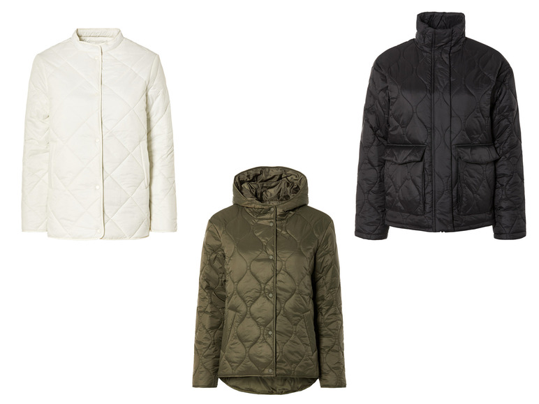 Trois vestes matelassées en noir, blanc et vert.