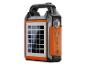 Lampe de camping portable orange et noire avec panneau solaire, ports USB et commandes.
