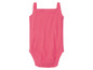 Een roze baby romper met spaghettibandjes.