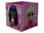 Une boîte de rangement rose avec des images de Barbie.
