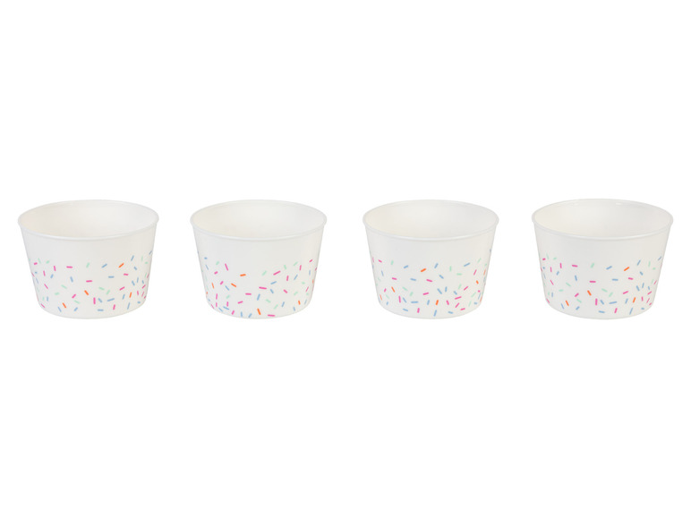 Quatre gobelets blancs avec des pépites