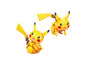 Deux figurines de Pikachu Pokémon faites de blocs.