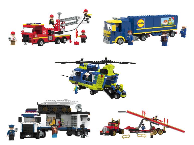Speelgoedbouwsets inclusief een brandweerwagen, een Lidl vrachtwagen, een helikopter, een politiewagen en een stunthelling.