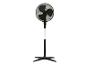 Zwarte staande ventilator, perfect voor thuis.