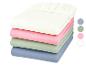 Pile de draps-housses aux couleurs pastel : blanc cassé, rose, vert menthe et bleu.