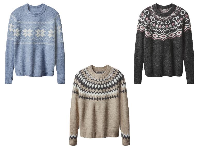 Drie Fair Isle truien: blauw met sneeuwvlokken, beige met ruiten en grijs met roze.