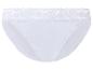 Culotte blanche avec détails en dentelle à la taille et aux ouvertures des jambes.