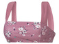 Een roze top met bloemenprint en brede schouderbandjes.