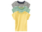 Trois t-shirts pour bébé en jaune, vert et rayé noir et blanc.