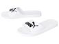 Witte Puma slippers met zwart logo, getoond in twee hoeken.