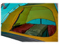 Gele tent met slaapzakken
