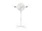 Witte staande ventilator met zwenkfunctie aangegeven met pijlen.