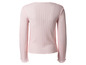 Roze gebreide trui met lange mouwen.