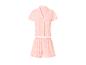 Pyjama deux pièces rose pour femme avec broderie florale, comprenant une chemise à manches courtes et un short.