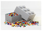 LEGO-stenen in een grijze LEGO-opbergdoos.
