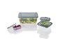 Bewaarbakken met salade, asperges en rood fruit.