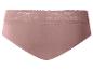 Roze damesonderbroek met kanten tailleband.