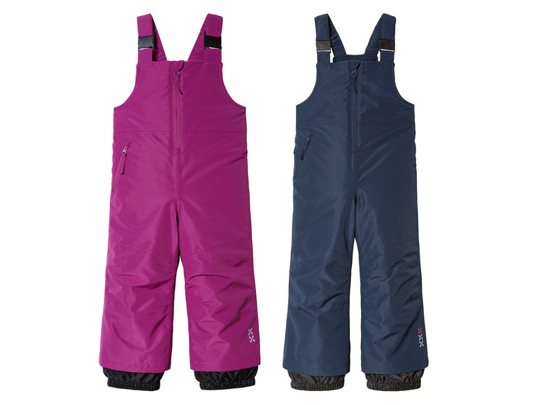 Twee paar roze en blauwe sneeuwbroeken met bretels.