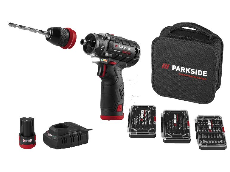 Accuboormachine met accu, oplader, bits en boren in een tas.