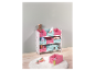 Opbergmeubel voor kinderspeelgoed met roze en blauwe textielbakken.