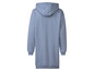 Een lichtblauwe hoodie jurk.