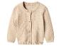 Cardigan bébé en maille beige avec boutons.