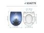 Een witte en een blauwe wc-bril met lotusbloemdesign van Schütte