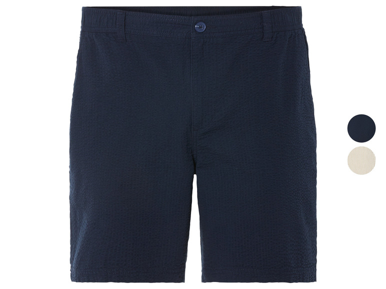 Short bleu marine avec une surface texturée.